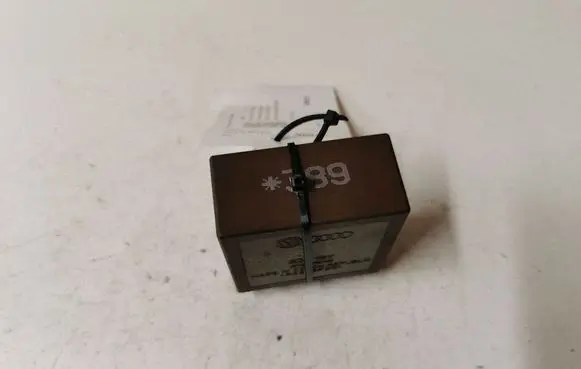 Skoda Superb B5 (3U) Window wiper relay 4B0955531C B160604 5WK10440A