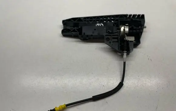 Audi A4 S4 B8 8K Front door exterior handle/bracket 8T0837886A 8T0837886