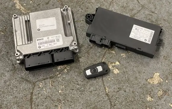 BMW 3 E92 E93 Engine ECU kit and lock set 7807827 030017921 0281013536