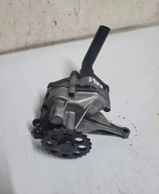 Mercedes-Benz E W212 Oil pump 6061810801