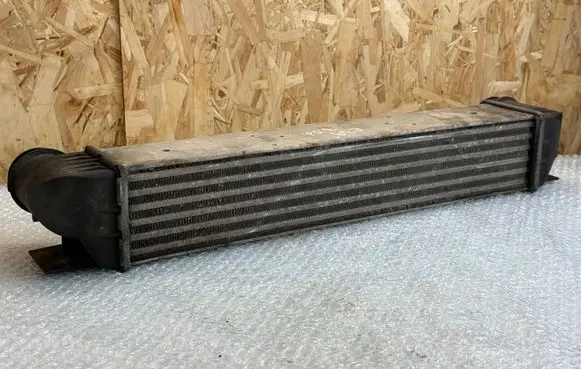 BMW 5 E39 Intercooler air channel guide 