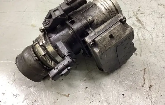 Ford Focus Throttle valve 7V2Q9J444AD A265323889