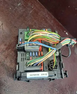 Peugeot 206+ Fuse module 9657608780 05958765