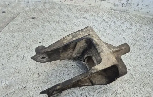 Opel Antara Engine mounting bracket X00765B
