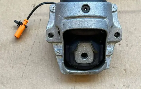 Audi A4 S4 B8 8K Engine mount bracket 8R0199381E