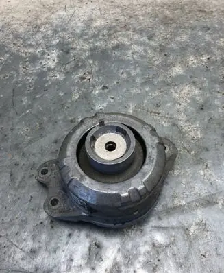 Mercedes-Benz C W205 Engine mount bracket A2052407900