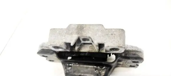 Volkswagen Golf VI Engine mount bracket
