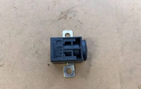 Audi A8 S8 D4 4H Battery relay fuse 4F0915519
