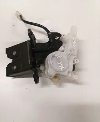 Mazda 3 I Tailgate window lock/catch/latch