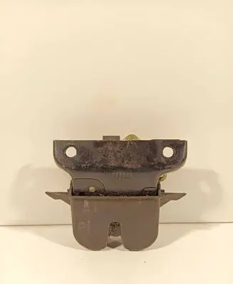 Audi A4 S4 B5 8D Tailgate/trunk/boot lock/catch/latch 8D9827520A