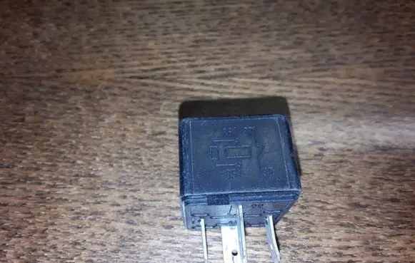 Volkswagen PASSAT B5 Other relay 6U0906061A
