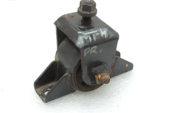 Mitsubishi Pajero Front differential bracket MR374569 MR374577