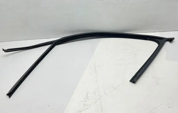Porsche Cayenne (92A) Rubber seal front door window/glass 7P0837431H