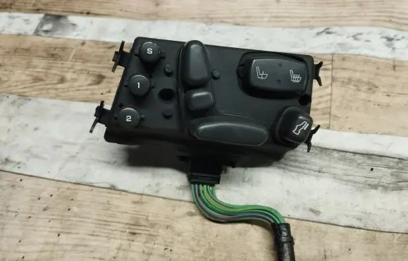 Chrysler Pacifica Seat control switch 0YD13TRMAD