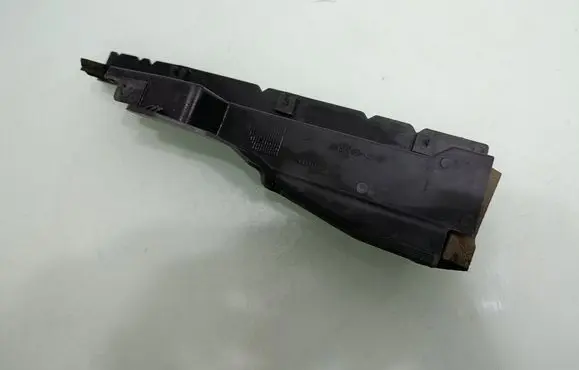 Engine bonnet/hood lock trim molding