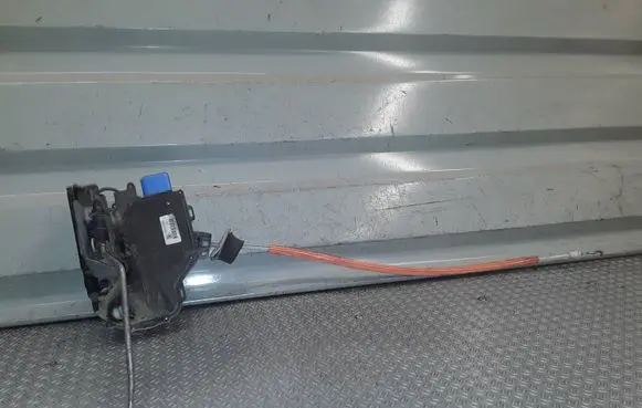 Audi A3 S3 8P Front door lock 4E1837015