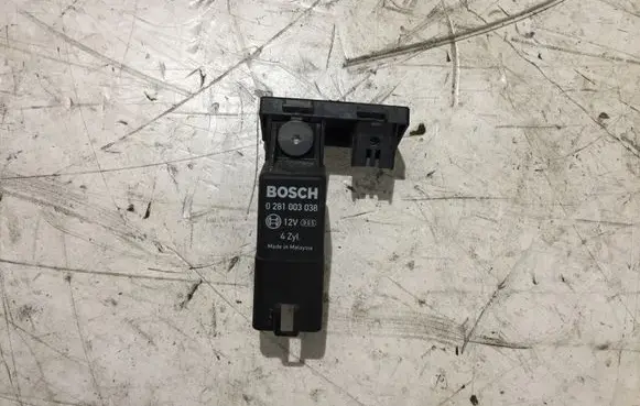 Volkswagen Touran I Glow plug pre-heat relay 038907281 0281003038