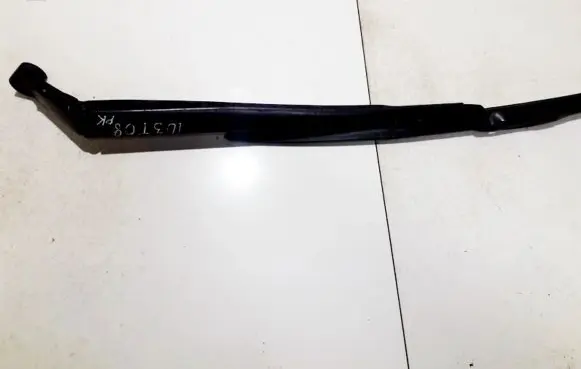 Toyota Auris 150 Front wiper blade arm