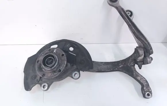 Audi A8 S8 D3 4E Front wheel hub spindle knuckle 4E0257M