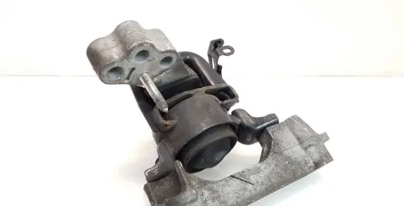 Toyota RAV 4 (XA30) Engine mount bracket