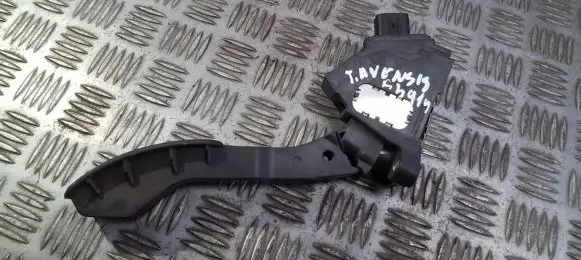 Toyota Avensis T270 Accelerator throttle pedal 7811002011 78110-0201110244a