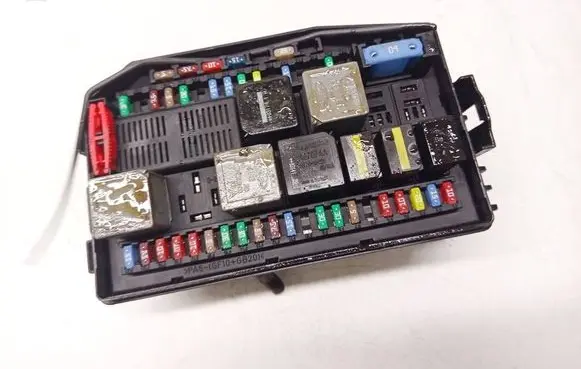 Jaguar X-Type Fuse box set LJA6707AA