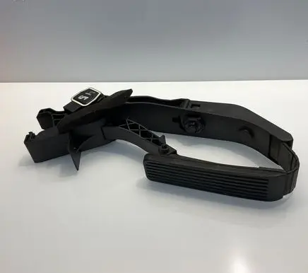 Mercedes-Benz E W211 Accelerator throttle pedal A2113000804 2113000804