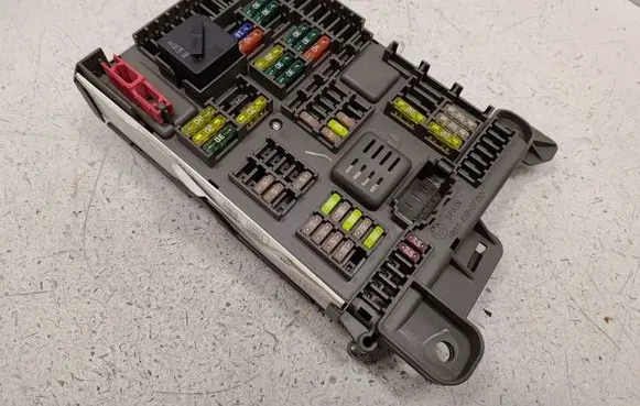 BMW X5 E70 Fuse module 6931687 61146931687