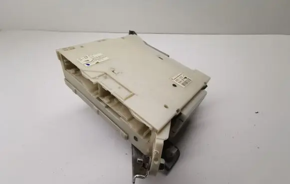 Lexus IS 220D-250-350 Fuse module 8273053050