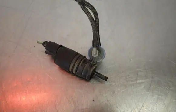 Volkswagen Caddy Windscreen/windshield washer pump