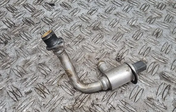 Audi A8 S8 D3 4E Engine coolant pipe/hose 07C121086M