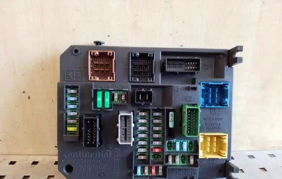 Citroen C4 Grand Picasso Fuse module A2C53383165 9806687980 A2C32427600