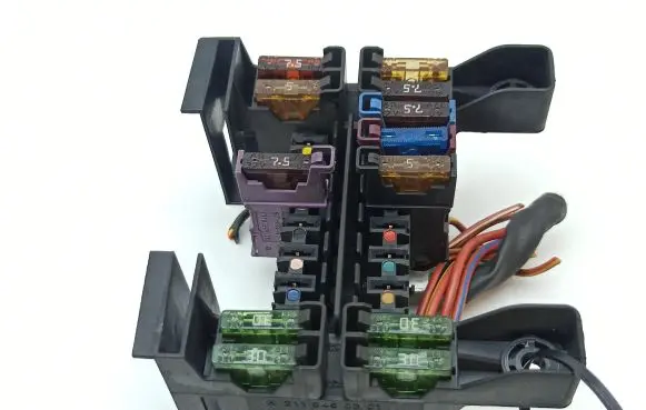 Mercedes-Benz E W211 Fuse module 2115450301 13943311 13943271
