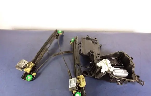 Seat Leon (1P) Front door window regulator with motor 1P0837401E