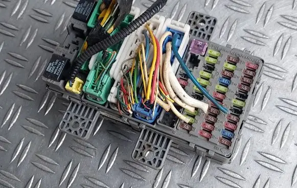Honda Civic Fuse module 37842RN 2RN02751 050804