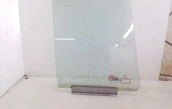 Volkswagen II LT Front door window glass four-door 43R000042