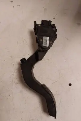 Audi A4 S4 B5 8D Accelerator throttle pedal 8D1721523