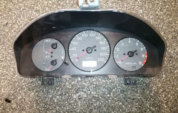 Mazda 323 F Speedometer (instrument cluster)