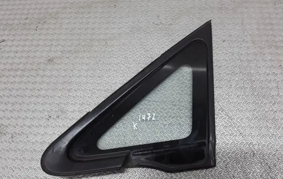 Suzuki Liana Front triangle window/glass 