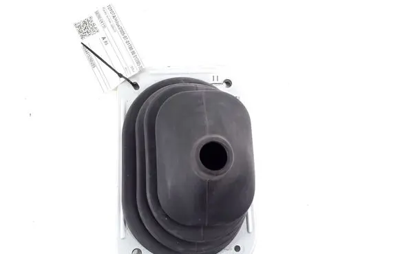 Toyota Hilux (AN10, AN20, AN30) Gear lever shifter trim leather/knob 58280-0K110