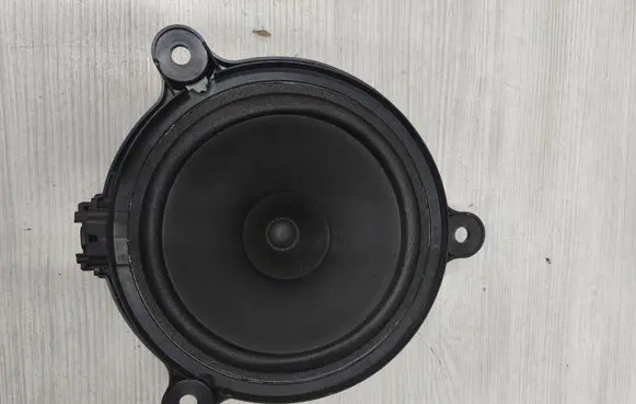 Mazda 3 III Rear door speaker BHP166960 576710