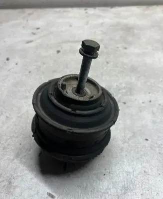 Mercedes-Benz E W211 Engine mount bracket