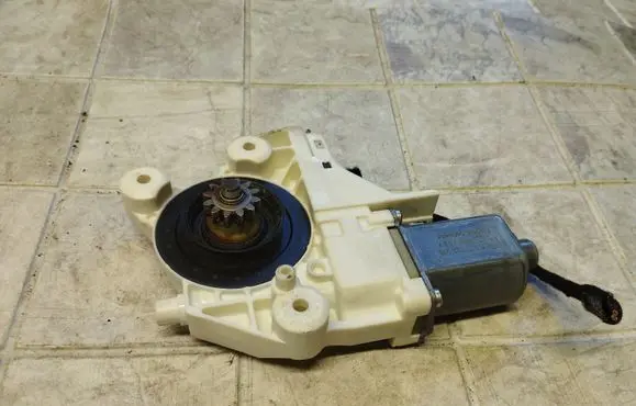 Ford Focus Front door window regulator motor 4M5T14553 995209101