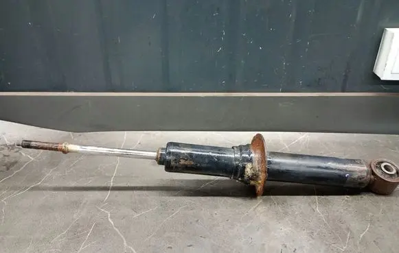 Isuzu D-Max Front shock absorber/damper 897947-0915