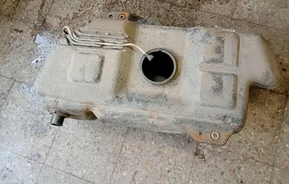 Mitsubishi Colt Fuel tank mr978279