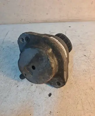 BMW 5 E60 E61 Engine mount bracket 6769874