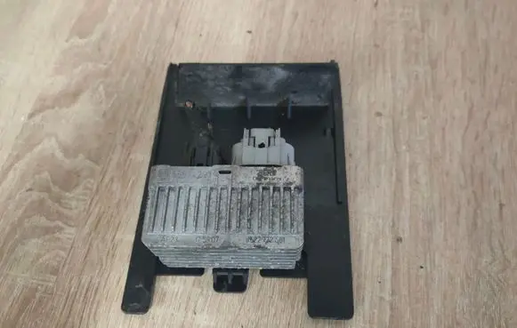 Glow plug pre-heat relay