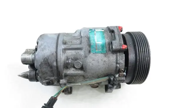 Volkswagen Golf IV Air conditioning (A/C) compressor (pump) 1J0820803A