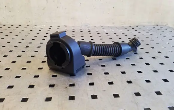 Mercedes-Benz A W169 Oil fill pipe A6400100369
