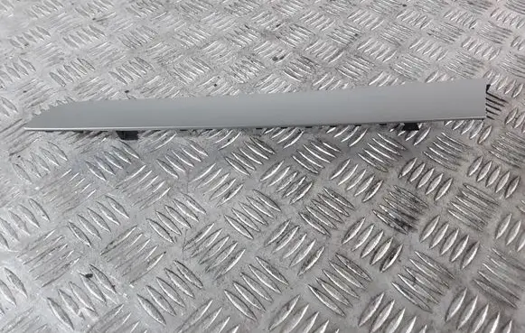 Dashboard glove box trim